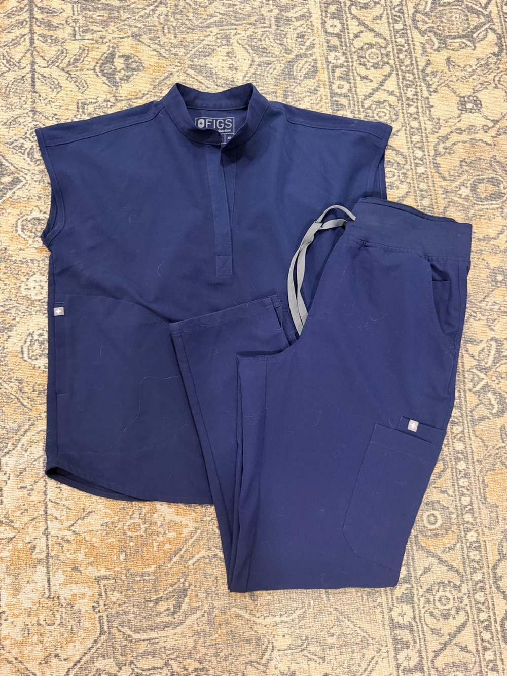Figs- navy scrub set.